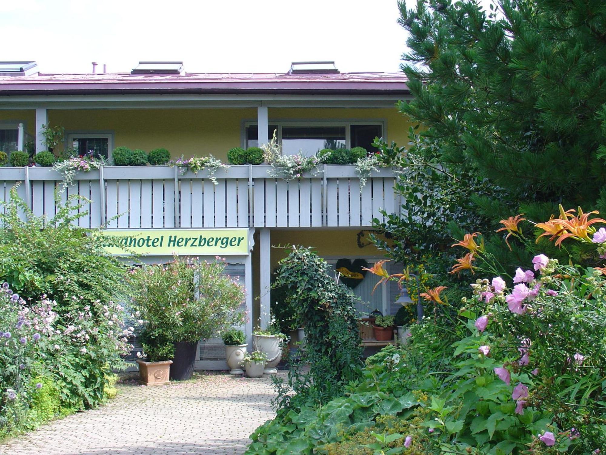 Landhotel Herzberger Garni Zimmer & Ferienwohnungen Scheidegg Exterior photo